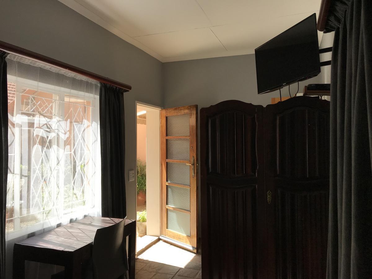 Celtis Lane Guest House Boksburg Bagian luar foto
